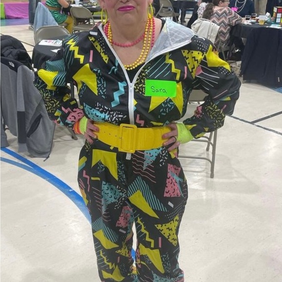 80’s Bundle(L tracksuit, yellow belt, yellow hoop earrings, banana clip set) - Picture 14 of 14